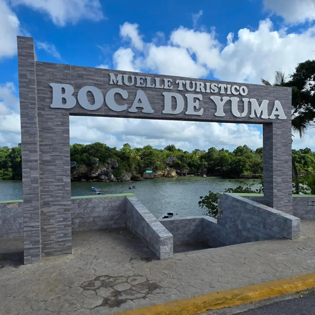 Muelle Turístico Boca de Yuma entrance overlooking the harbor